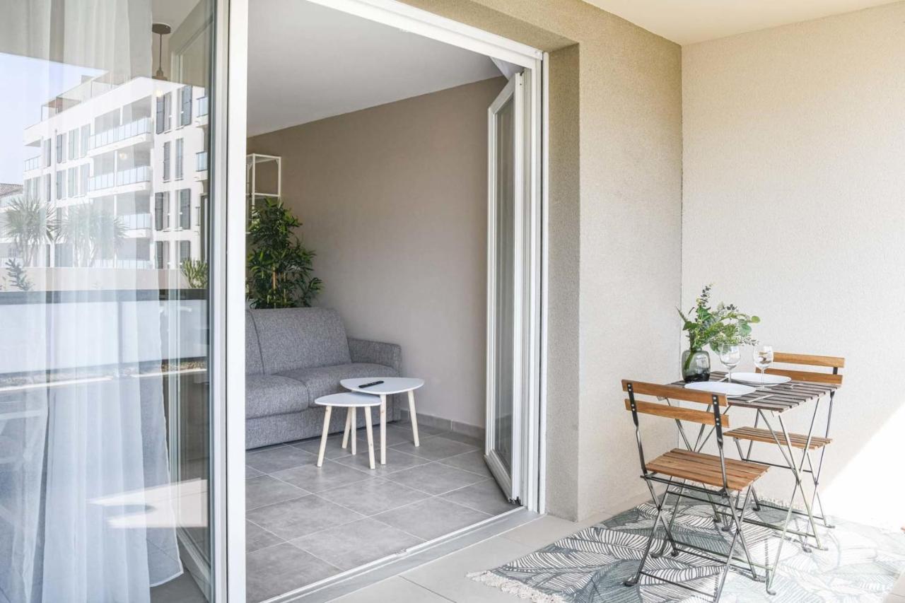 Appart Avec Terrasse Et Parking A 2 Min Du Metro Marseille Exterior photo